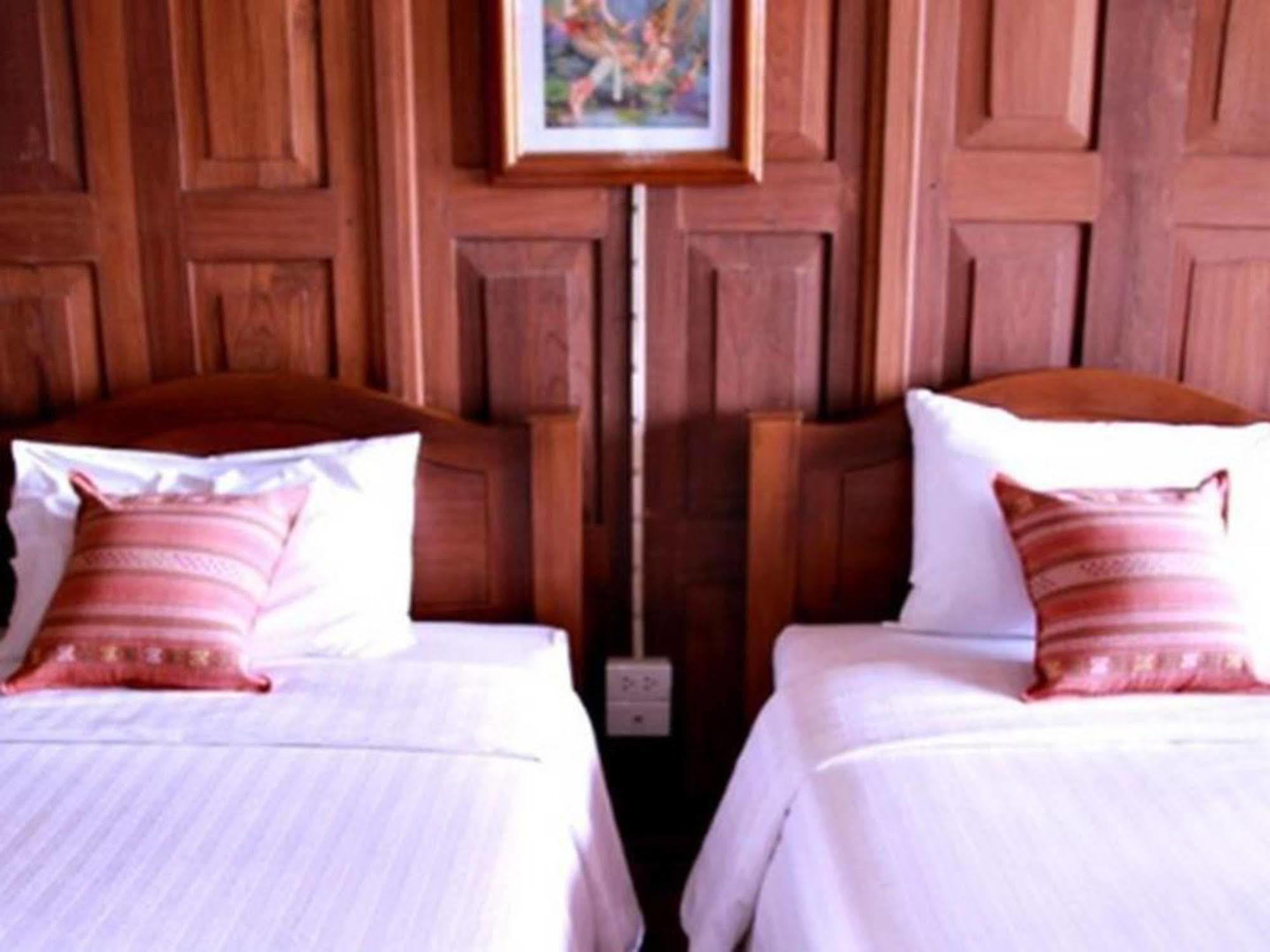 River Bank Resort Mae Sariang Exterior foto